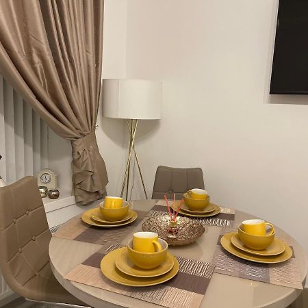 Hla Holytown Appartement Mossend Buitenkant foto