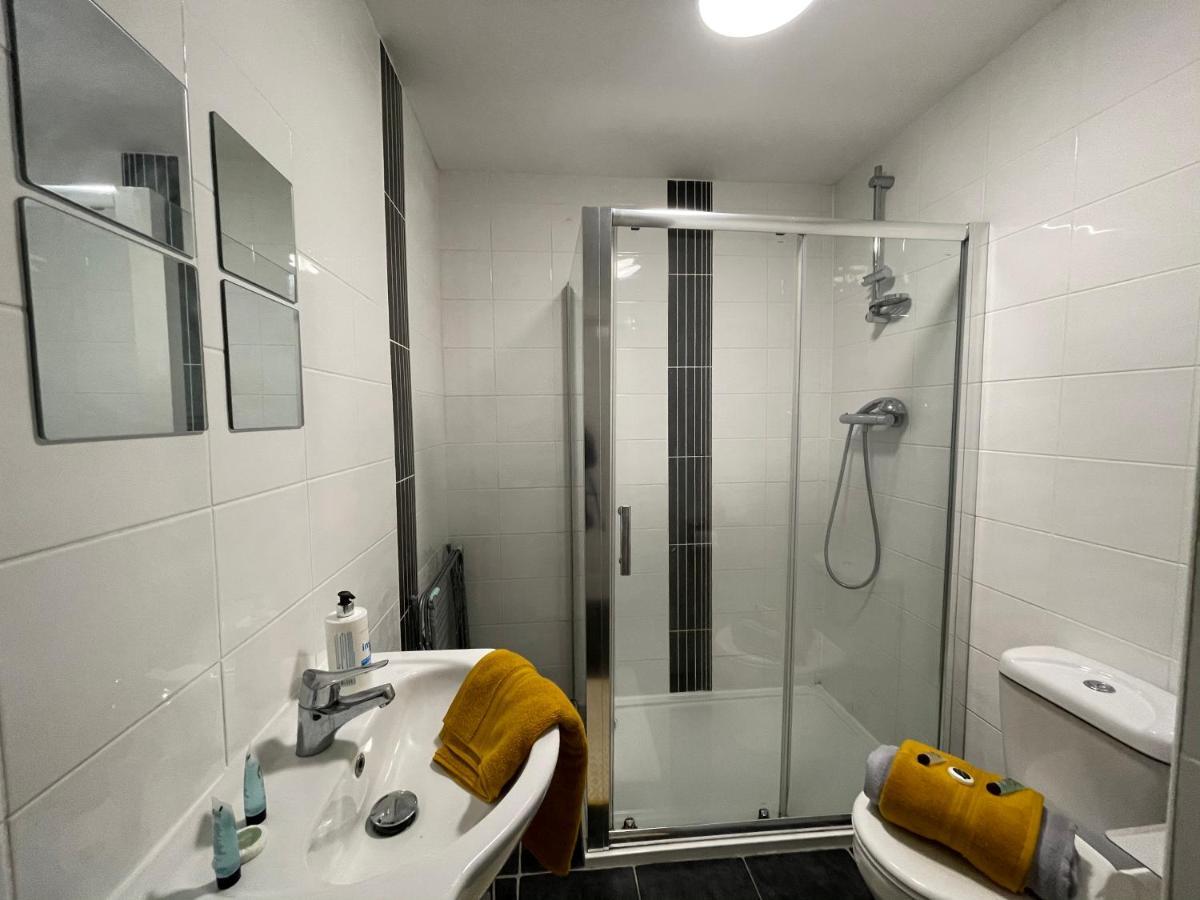 Hla Holytown Appartement Mossend Buitenkant foto