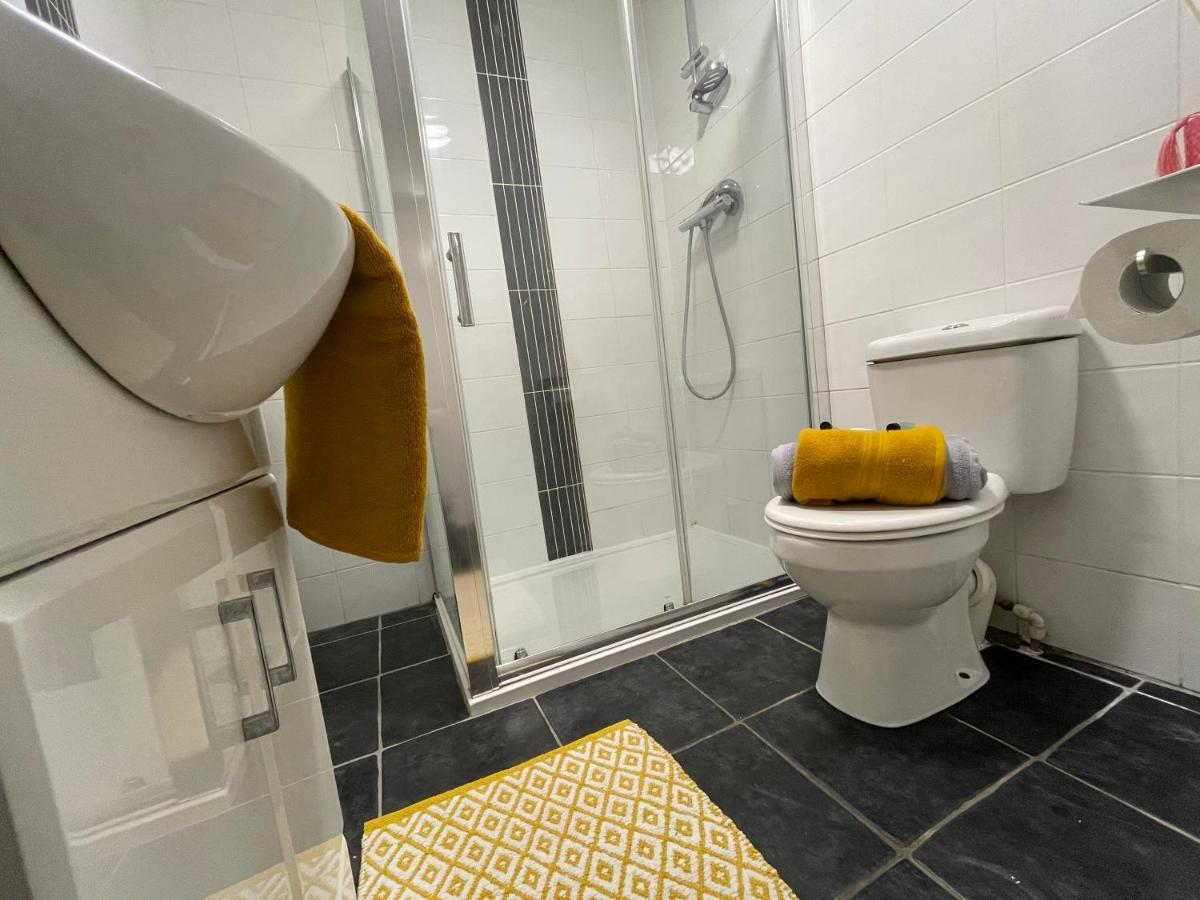 Hla Holytown Appartement Mossend Buitenkant foto
