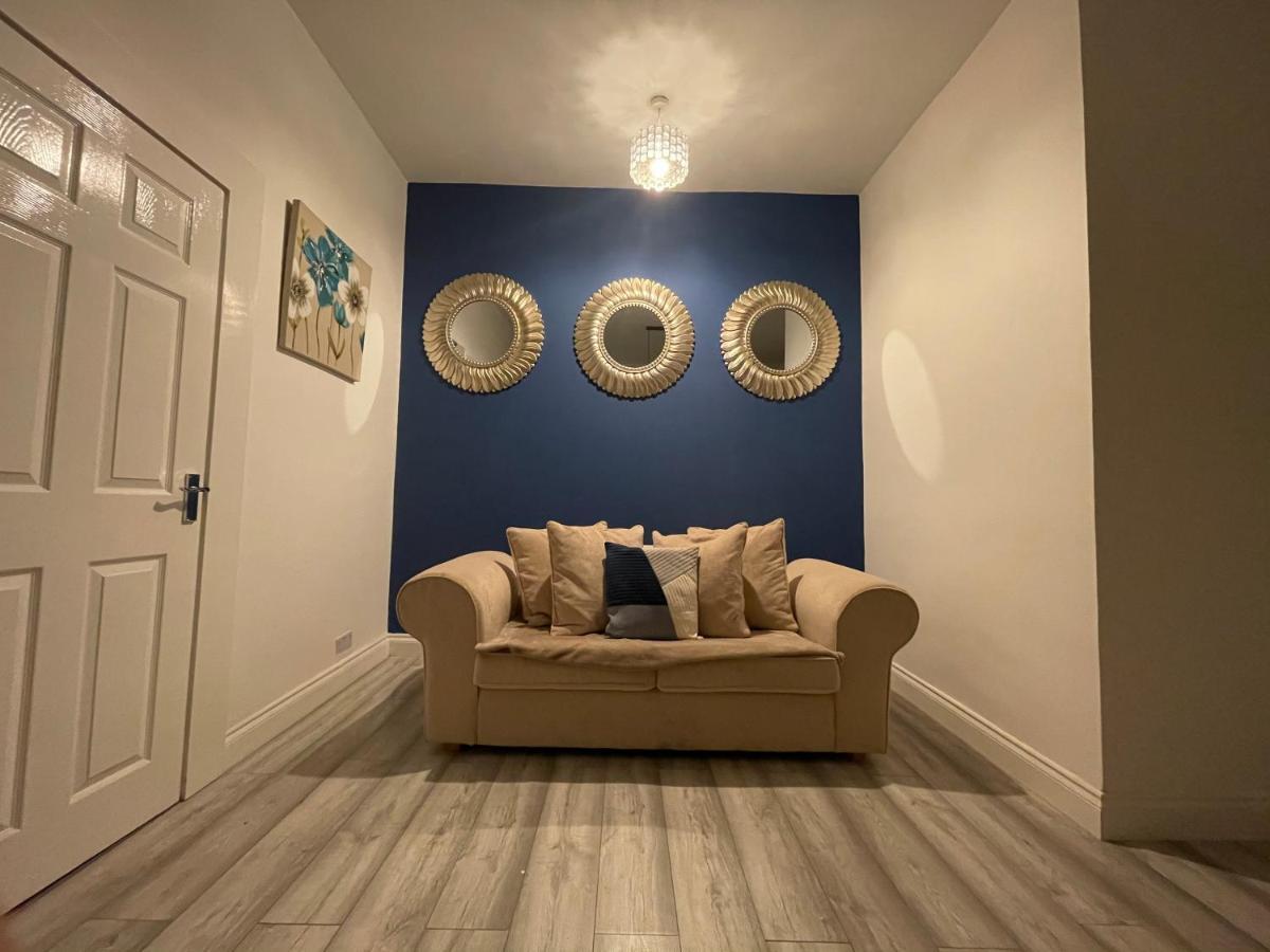 Hla Holytown Appartement Mossend Buitenkant foto