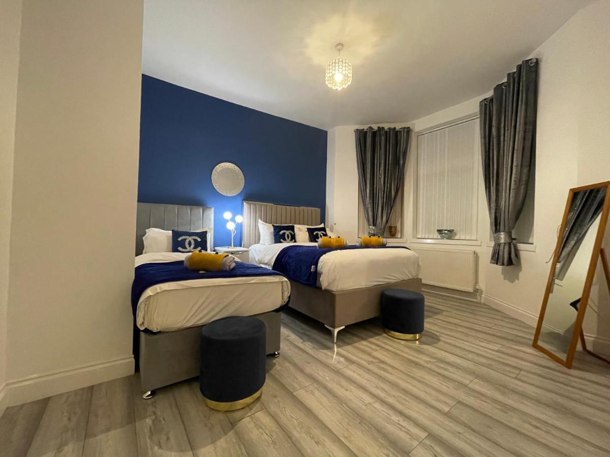 Hla Holytown Appartement Mossend Buitenkant foto
