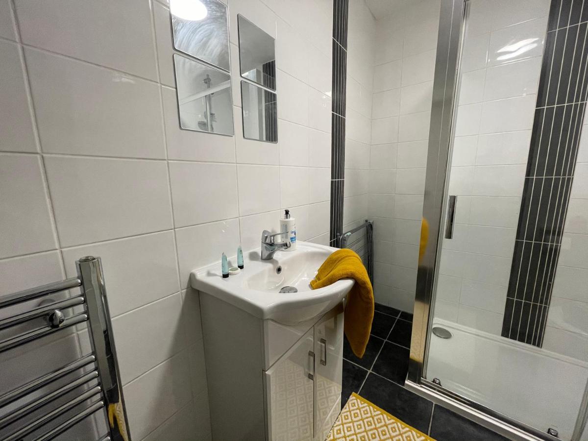 Hla Holytown Appartement Mossend Buitenkant foto