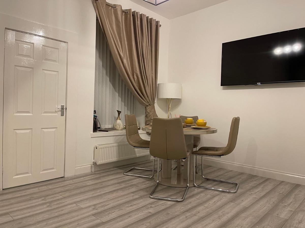 Hla Holytown Appartement Mossend Buitenkant foto