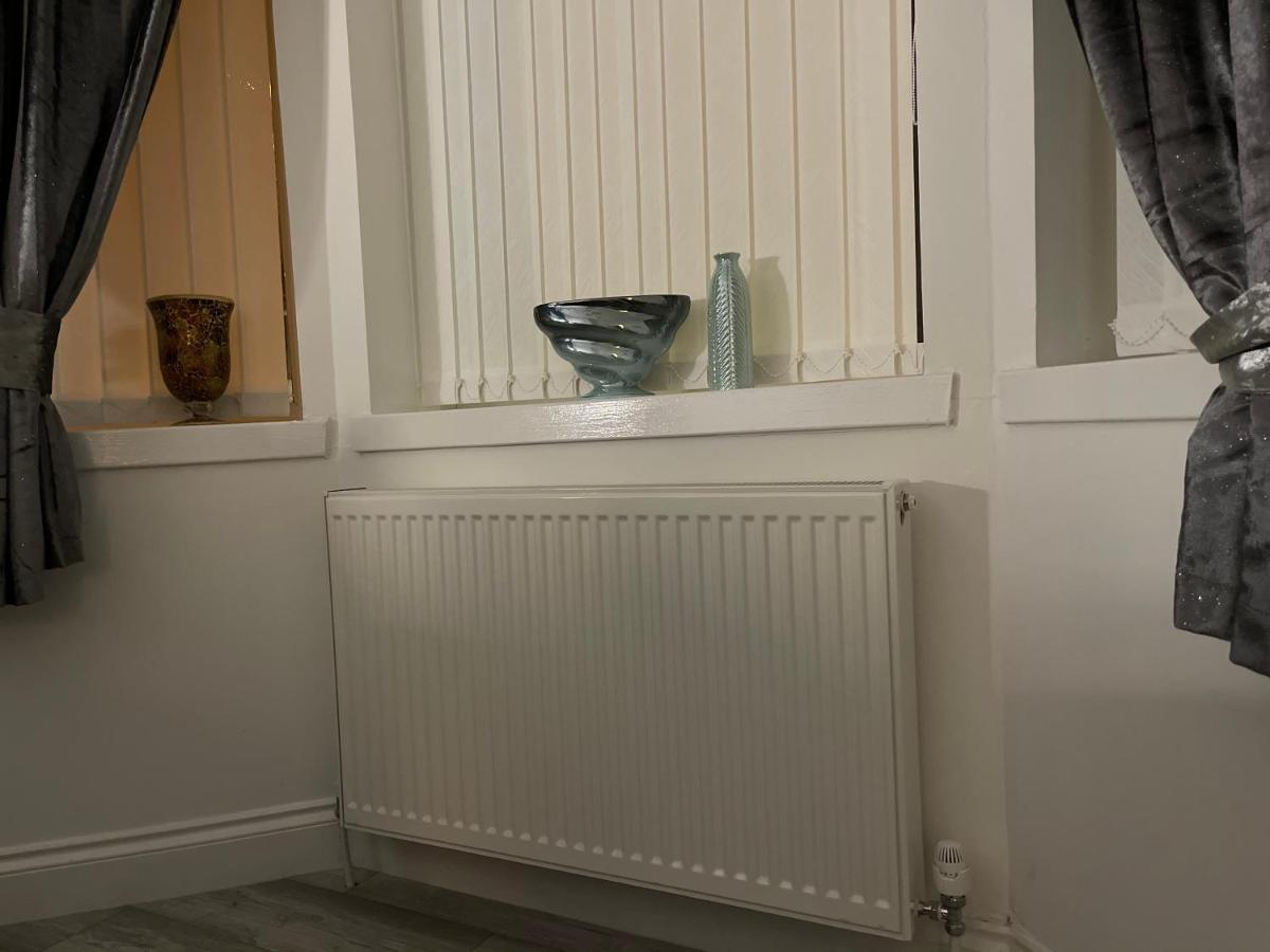 Hla Holytown Appartement Mossend Buitenkant foto