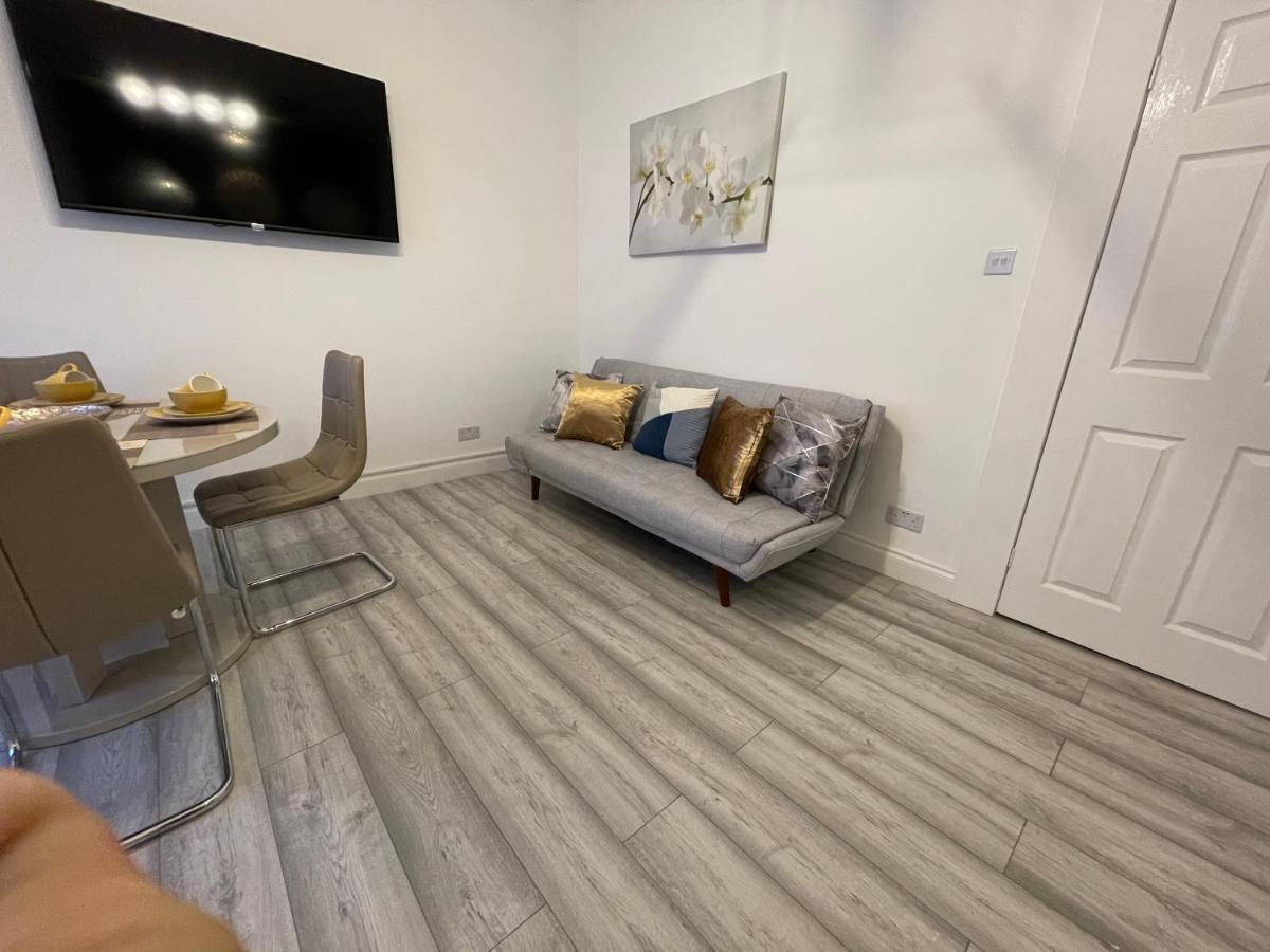 Hla Holytown Appartement Mossend Buitenkant foto